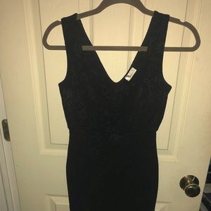 black bodycon dress
